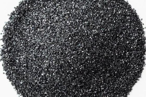 Sonderanfertigung Größe Schwarzes Siliziumkarbid-Granulat für feuerfeste Materialien